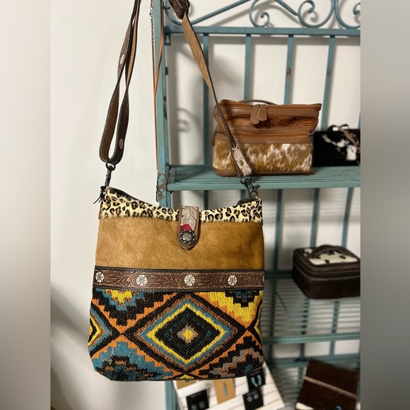 👜 Myra Bag Hand-Tooled Leather & Cowhide Crossbody – Boho Leopard Canvas Rug Bag - Picture 11 of 12